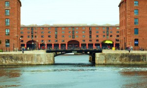 Puente levadizo en Salthouse Quay