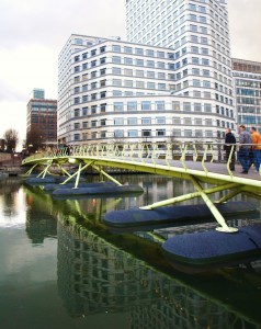Pasarela Canary Wharf a West India Quay, Londres