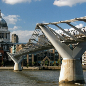 Vídeo del movimiento del Puente Millenium, en Londres