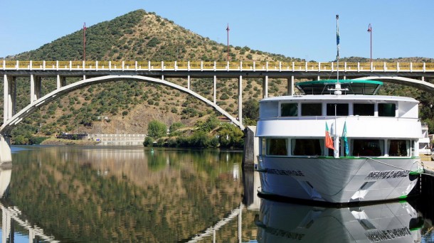 Puente Almirante Sarmento Rodrigues (fotografía: Samuel Santos)