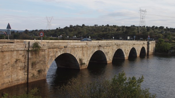 Puente sobre el río Tera